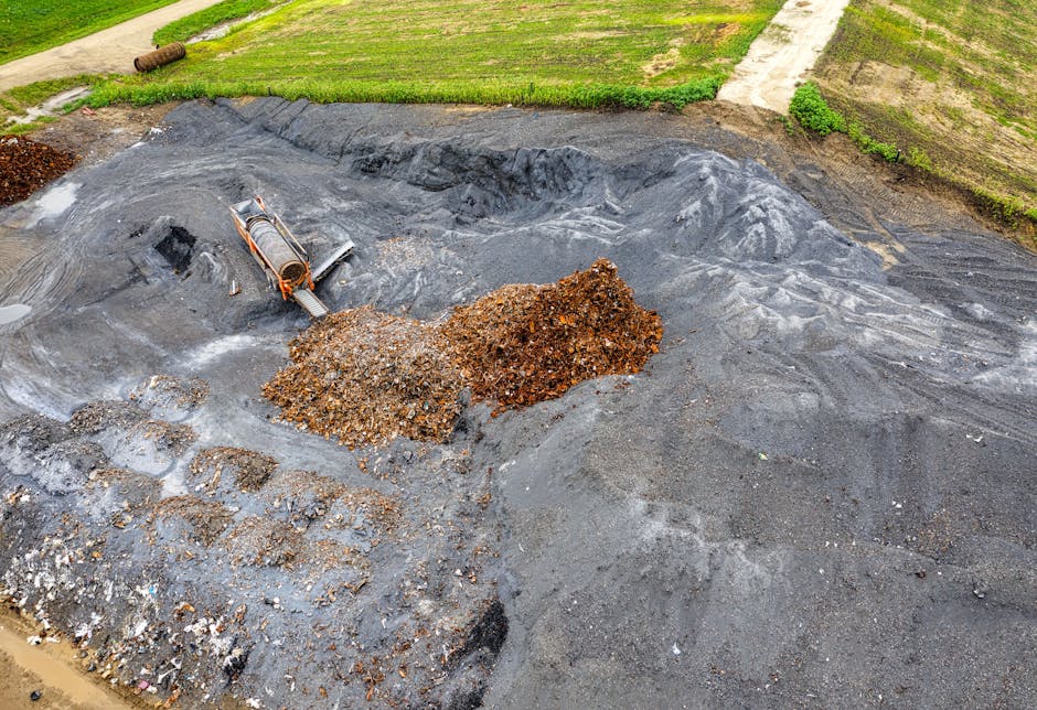 Kompostavimo dėžė su aiškiai matomais netinkamais priedais ir klaidomis