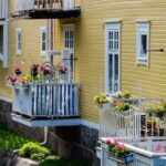 Balkono ir terasos sprendimai: terasos medžiagų palyginimas ir ilgaamžiškumo patarimai su mediniais lentomis.