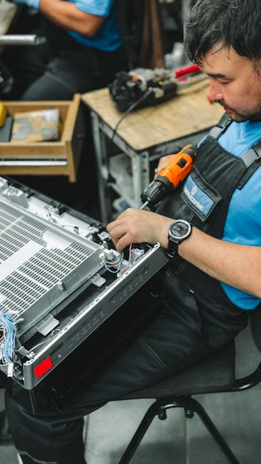 Elektriko rankos prie elektros skydo, saugos priemonės namuose; Buitinēs elektros sauga namuose patarimai