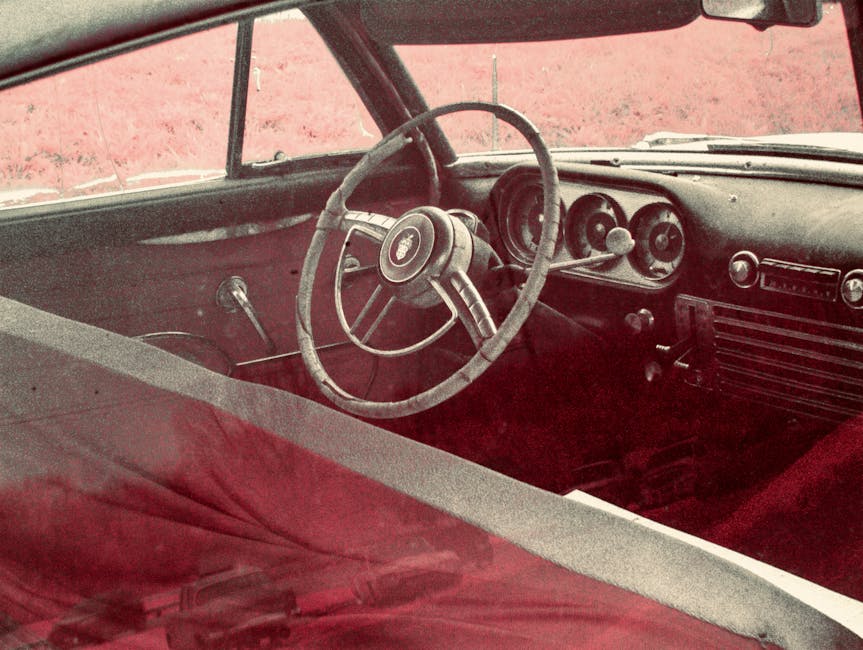 Namų dūmtraukio ir ventiliacijos patikra: technikas tikrina sistemą ir ieško klaidų, kaip jų išvengti.