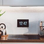 Išmani virtuvė be chaoso: tvarkinga moderni virtuvė su praktiškais sprendimais kasdieniam patogumui