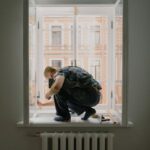 Šviesus namų interjeras su langais, vaizduojantis Langų ir šilumos nuostoliai: kaip diagnozuoti problemas ir ką realiai verta keisti