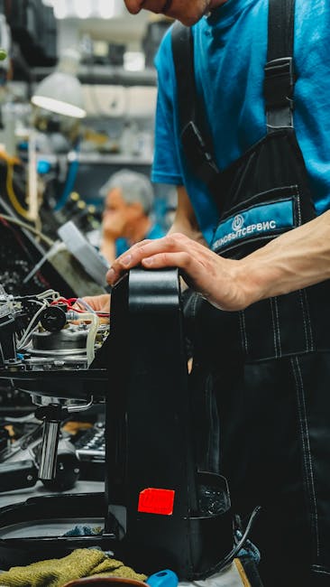 „Pasidaryk pats“ vs meistrai: žmogus laiko įrankius šalia rankinių darbų – kada geriau kviesti specialistus.