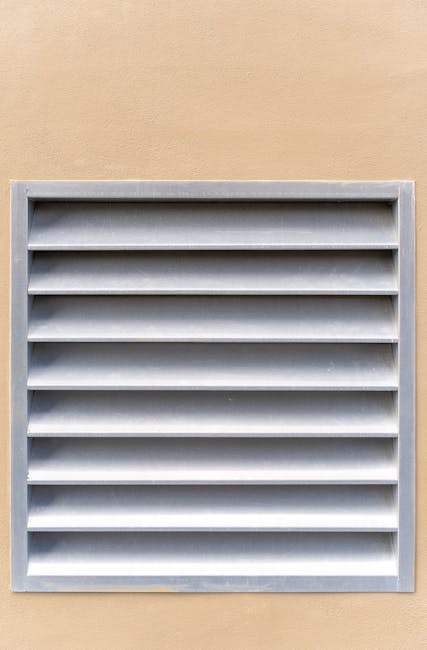 Ištraukimo ventiliacijos grotelės vonioje su švaros ir oro srauto akcentu